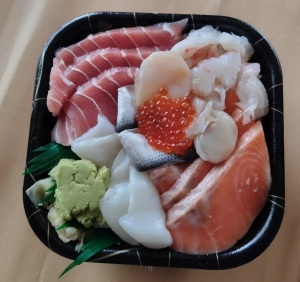 海鮮丼は酢飯と白飯どっちが正当か論に終止符を打つ！